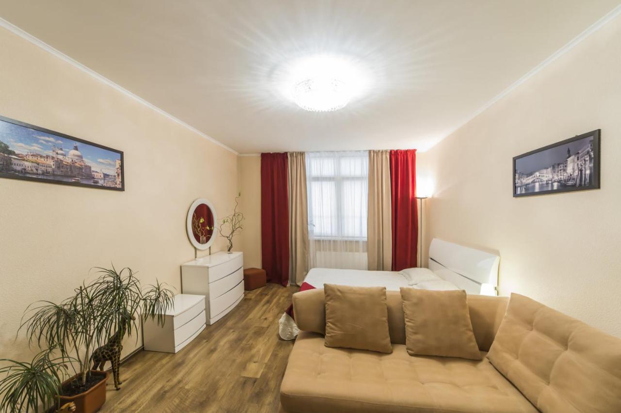 1 поверх ж к паркові озера метро дарниця Apartament