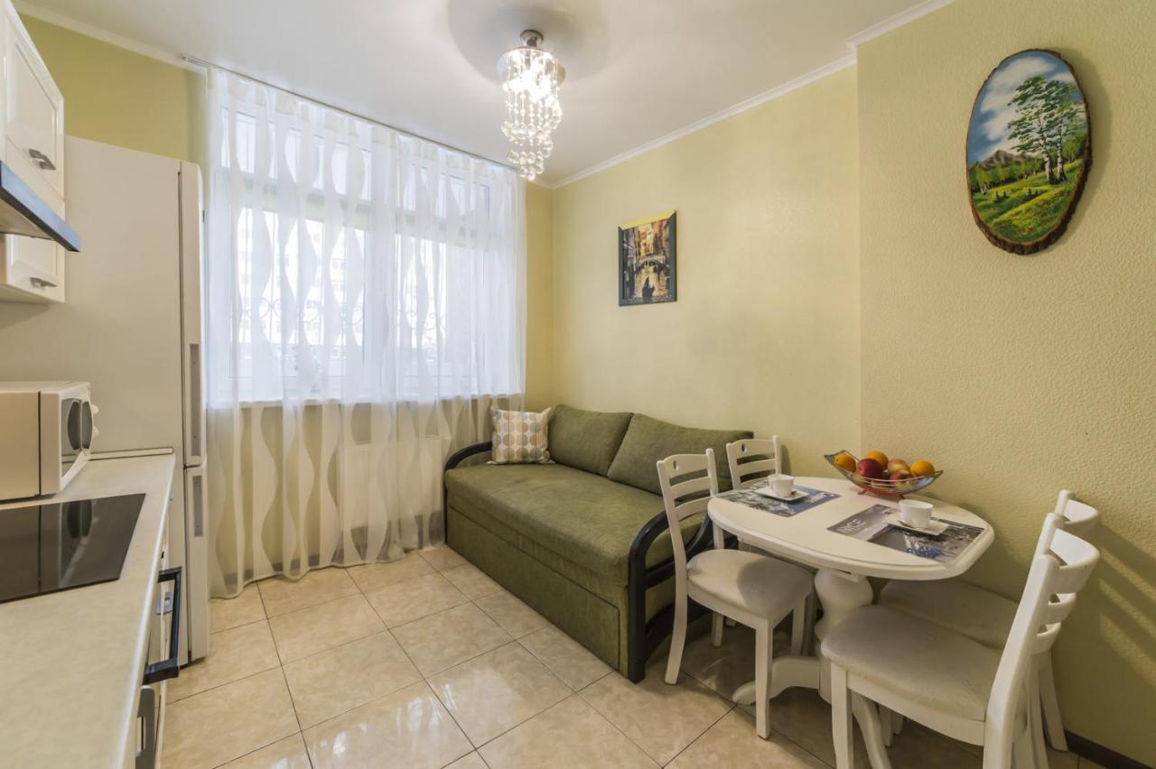 1 поверх ж к паркові озера метро дарниця Apartment Kyiv