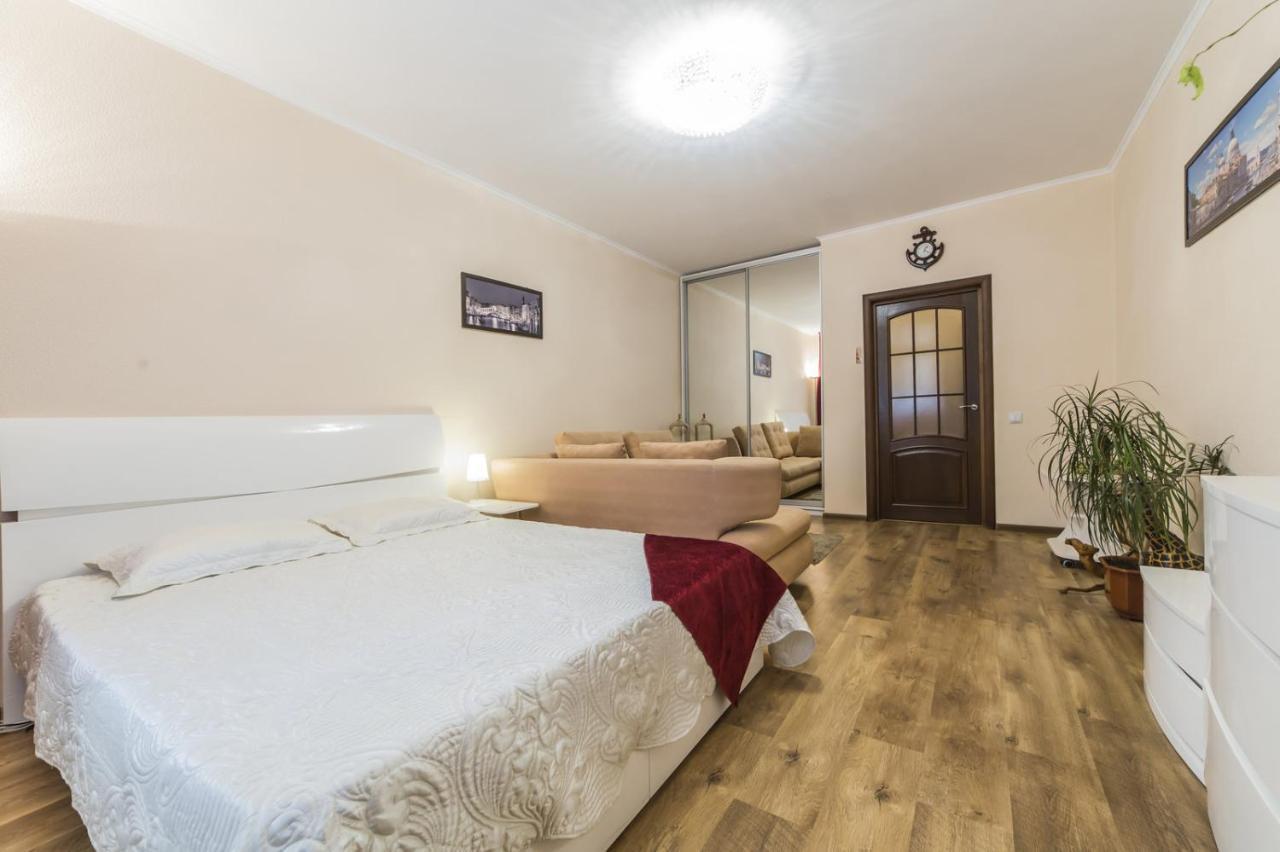 1 поверх ж к паркові озера метро дарниця Apartment *